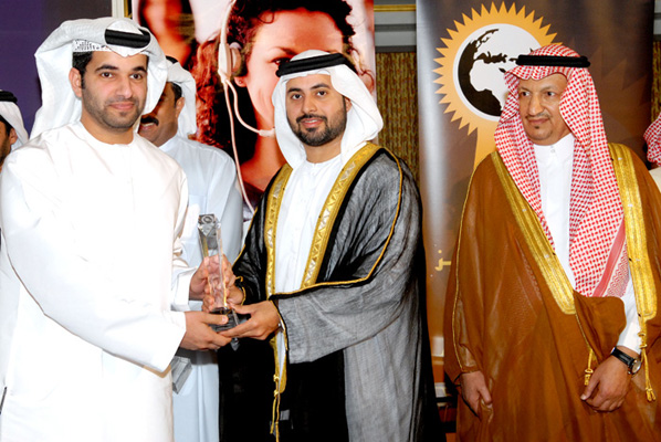 Sheikh Maktoum Bin Hasher Al Maktoum,CEO, Al Fajer Group awarded Mr. Hareb Al Muhairi, Vice President Sales/ UAE, ETIHAD Airways - Airline Customer Care Excellence Award