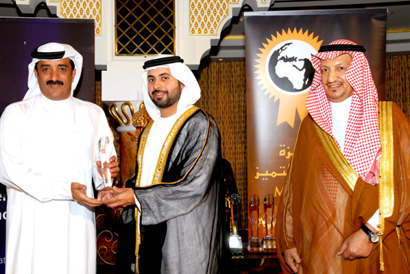 Sheikh Maktoum Bin Hasher Al Maktoum,CEO, Al Fajer Group awarded His Excellency Jamal Al Hai, Senior Vice President, Dubai Airports -  Airport Customer Care Excellence Award