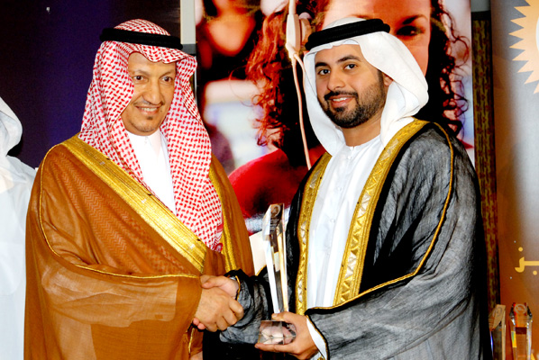 Sheikh Maktoum Bin Hasher Al Maktoum,CEO, Al Fajer Group awarded Prof. Dr. Abdulaziz bin Salem Alrowais, King Saud University Deputy Manager - Customer service in knowledge Building