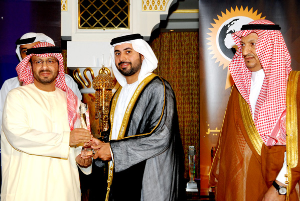 Sheikh Maktoum Bin Hasher Al Maktoum,CEO, Al Fajer Group awarded Mr. Abdullah Saif Al Darmaki,CEO, AL AIN FARMS FOR LIVE STOCK PRODUCTION - Foodstuff Customer Care Excellence Award